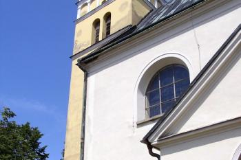 Vstupní část kostela s kostelní věží ( © Jan P. Štěpánek 07/2007)