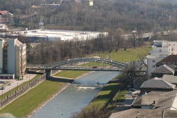 Celkový pohled na Sýkorův most z vyhlídkové radniční věže. ( © Miroslav BITTER 04/2007)