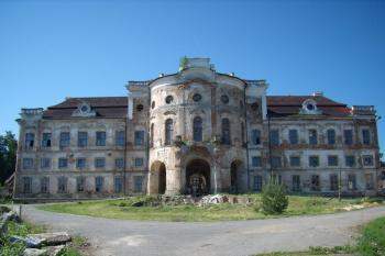 hlavní fasáda (© Petr Pospíšil, 06/2015)