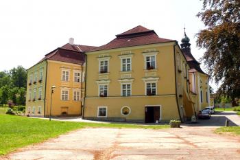 Zámek od severovýchodu (© Jiří Cukr, 08/2013)