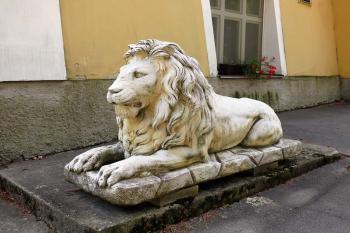 Socha lva u zámku (© Jiří Cukr, 08/2013)