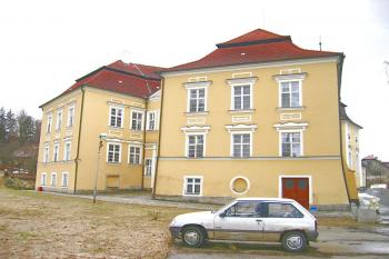 Pohled na zámek z parku ( © Pavel Vítek 04/2006)