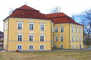 Pohled na zámek z parku ( © Pavel Vítek 04/2006)