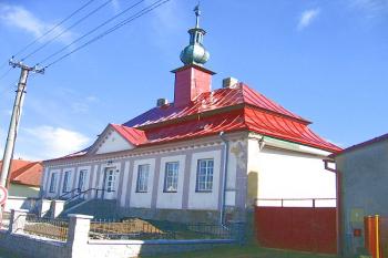 Průčelí zámečku ( © Pavel Vítek 04/2006)