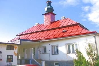 Zahradní partie zámečku ( © Pavel Vítek 04/2006)