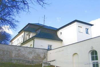 Východní část zámku ( © Pavel Vítek 04/2006)