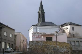 hradební barbakán, Pegas Club a kostelík (© Ondřej Štěpánek 04/2006)