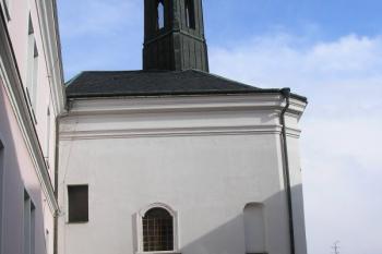 kostelík od Horního náměstí (© Ondřej Štěpánek 04/2006)