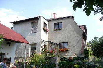 vstupní část bývalého zámečku ( © Jan P. Štěpánek 09/2009)