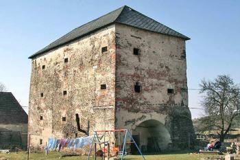 Pohled od jihovýchodu ( © Luděk Pitter 04/2006)