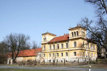 Jihovýchodní nároží ( © Luděk Pitter 04/2006)