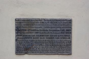 Pamětní deska příslušníků místní posádky, padlých ve válkách roku 1866 ( © Ivan Grisa 10/2009)