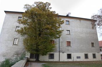 Severovýchodní průčelí ( © Ivan Grisa 10/2009)