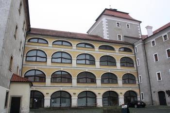 Nádvorní arkády jihovýchodního křídla ( © Ivan Grisa 10/2009)