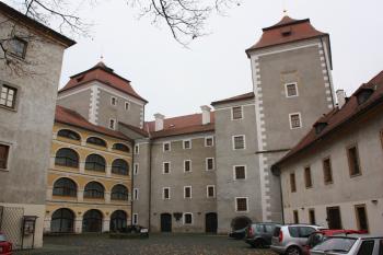Pohled do nádvoří od severu ( © Ivan Grisa 10/2009)