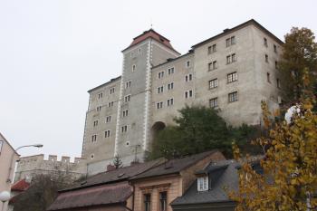 Hrad od podoleckého dvora ( © Ivan Grisa 10/2009)