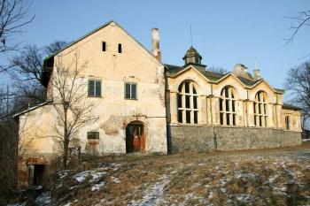 Zbytek Tvrze ( © Luděk Pitter 01/2006)