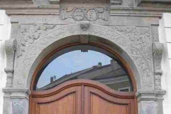 zdobený renesanční portál (© Ondřej Štěpánek 04/2006)