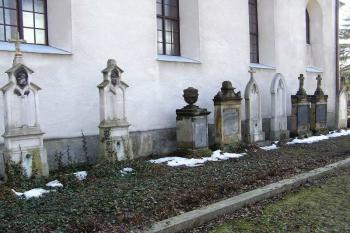 Náhrobky členů rodiny Vetter z Lilie. ( © Jan P. Štěpánek 04/2006)