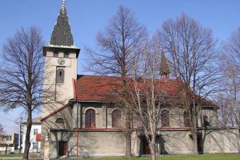 Jižní fasáda kostela ( © Jan P. Štěpánek 04/2007)