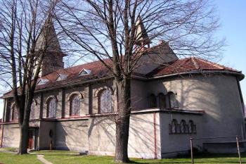 Pohled na kostel sv. Václava od jihovýchodu ( © Jan P. Štěpánek 04/2007)
