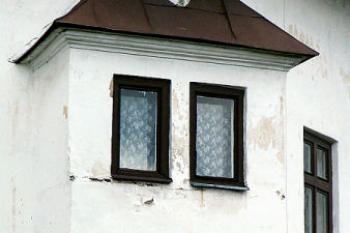arkýř jihozápadního nároží ( © Pavel Zany Komárek 7.5. 2005)