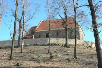 Pohled na kostel ze silnice ( © Aleš Marek 04/2006)