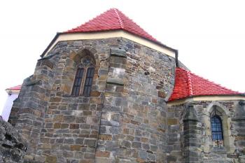 Kostel sv. Bartoloměje v Mochově ( © Pavel Vítek 03/2007)