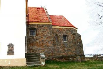 Kostel sv. Bartoloměje v Mochově ( © Pavel Vítek 03/2007)
