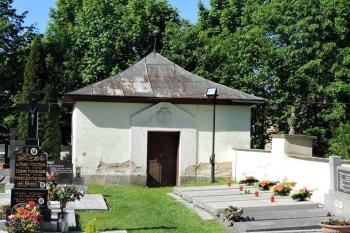 celkový pohled na hrobku Coelestů a Skrbenských z roku 1802 ( © Jan P. Štěpánek 05/2014)