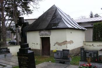Hrobka rodu ze Saint Genois ( © Jan P. Štěpánek 2005, Šlechtická sídla na Frýdecko - Místecku (J. Tichánek a kolektiv))