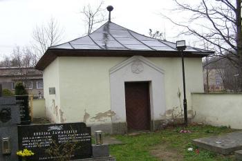 Hrobka rodu Coelestů a Skrbenských ( © Jan P. Štěpánek 2005, Šlechtická sídla na Frýdecko - Místecku (J. Tichánek a kolektiv))