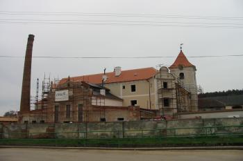 sv.zrekonstruovaná budova (© D Dohňanský, 04/2016)