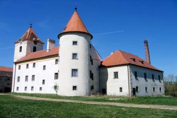 Zámek v Písečné ( © Pavel Vítek 04/2007)