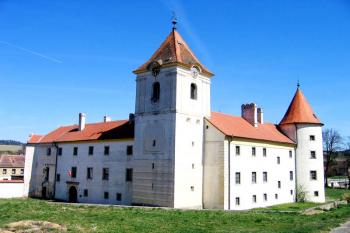 Zámek v Písečné ( © Pavel Vítek 04/2007)