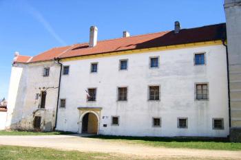 Zámek v Písečné ( © Pavel Vítek 04/2007)