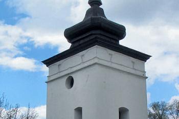 zvonice se vstupní bránou ( © Pavel Zany Komárek 7.5. 2005)