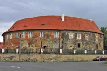 Zámek v Nepomyšli ( © Pavel Vítek 09/2009)
