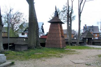 scenérie z areálu ( © Pavel Zany Komárek 7.5. 2005)