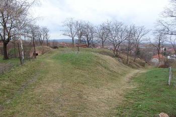 Pohled od jihovýchodu, v čele vstupní objekt. ( © Roman Řezáč 04/2006)