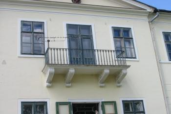 detail balkónu na východní straně (© D Dohňanský, 06/2015)