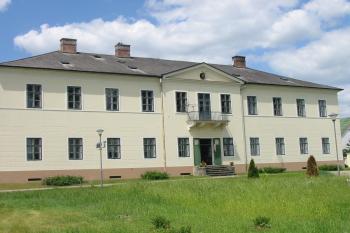 zahradní průčelí zámku (© D Dohňanský, 06/2015)