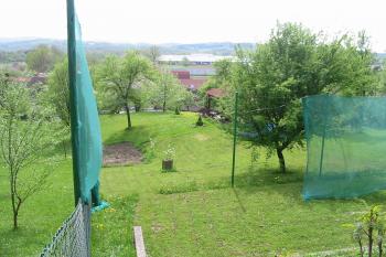 pohled od severu na vých.část tvrziště (© D Dohňanský, 05/2015)