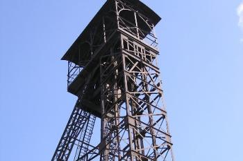 Těžní věž Jámy Jindřich ( © Jan P. Štěpánek 04/2006)