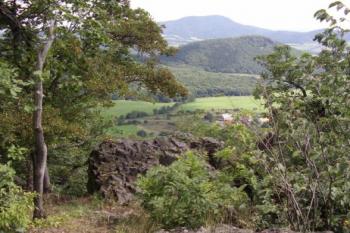 Vrcholová plošina, v pozadí Kalich (© Jan Laurýn, 10/2007)