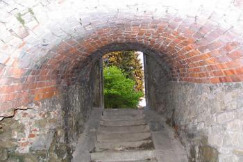 zbytek schodiště ( © Pavel Zany Komárek 7.5. 2005)