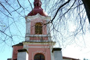Barokní kostel Zvěstování Panny Marie z roku 1725 ( © František Kinař 05/2017)