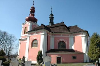 Pohled na kostel od vstupní brány ( © Aleš Marek 04/2006)