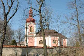 Pohled od hrobky Czernínů ( © Aleš Marek 04/2006)