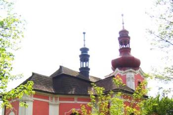 Kostel v Dymokurech ( © Pavel Vítek 05/2007)